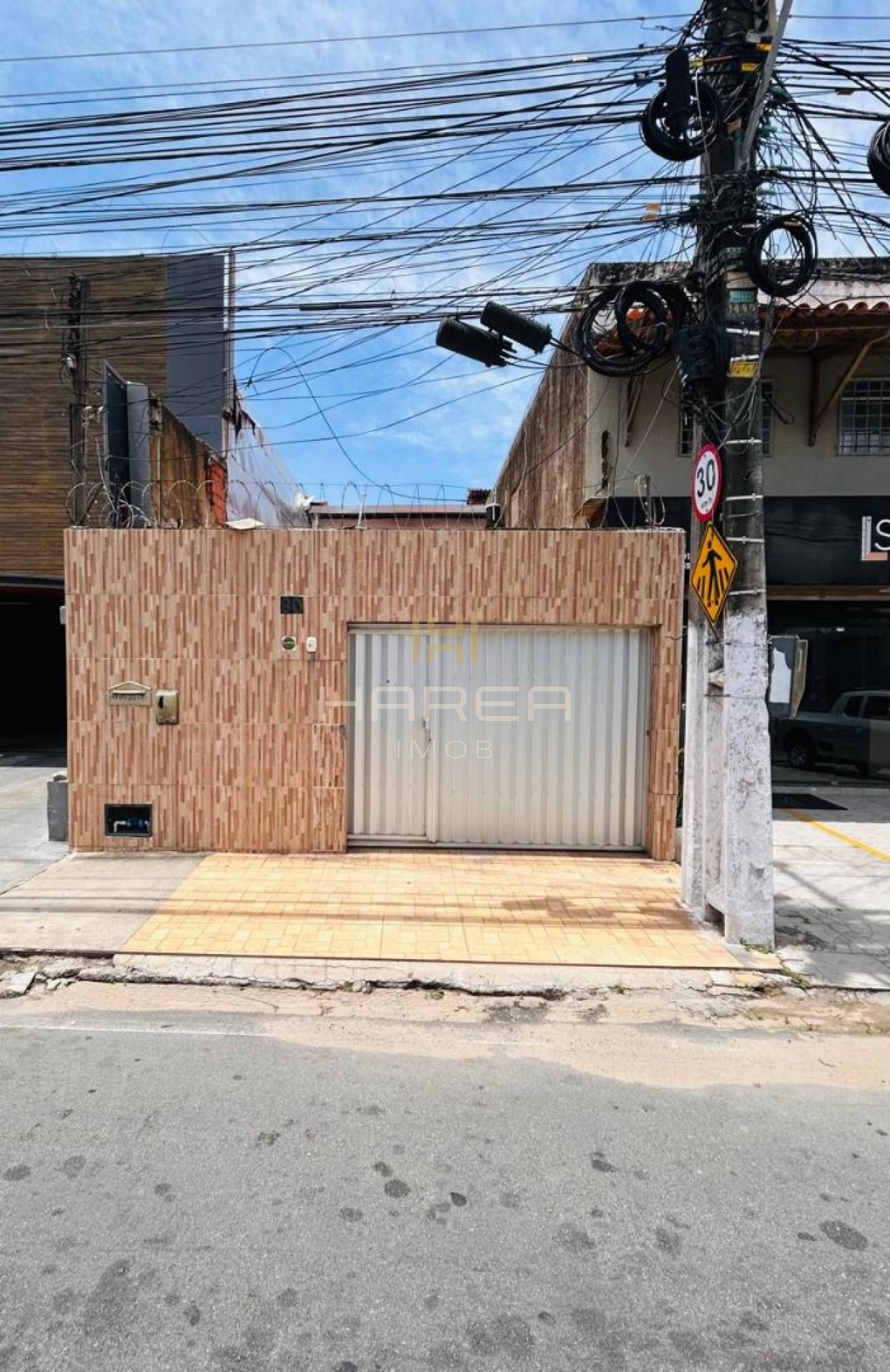 CASA  I PERFIL COMERCIAL I Jatiúca em rua principal