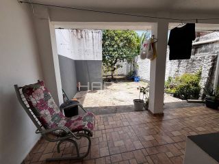 CASA  I PERFIL COMERCIAL I Jatiúca em rua principal