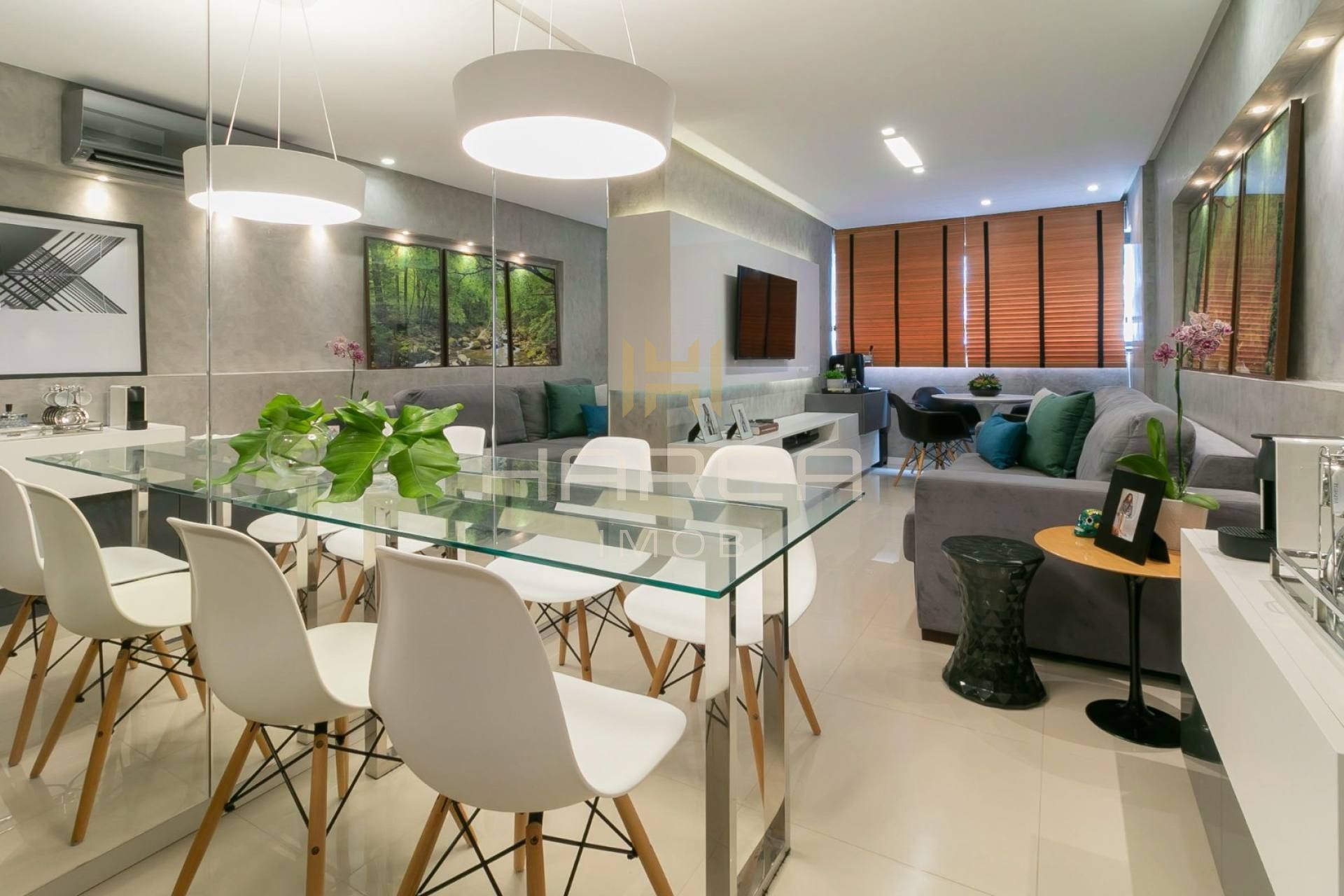 Apartamento beira mar - Impecável - Porteira Fechada -2 quartos