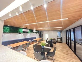 Quarto e Sala (luxo) - P. Verde -  Porteira Fechada -  50m da praia ponta verde