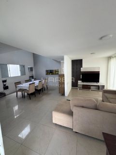 Casa com piscina no Antares