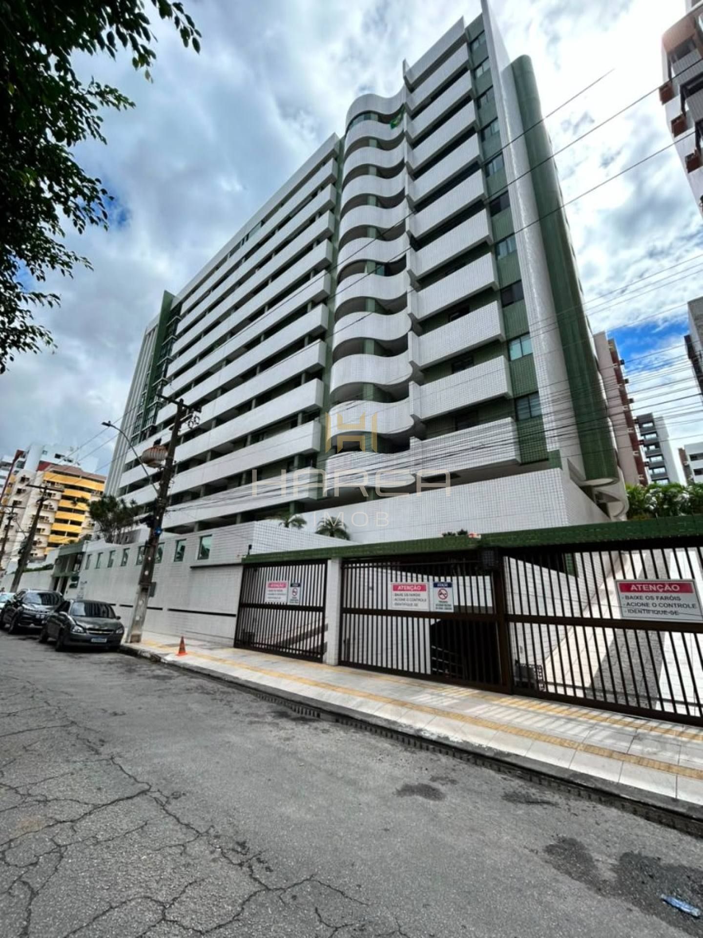 Apt 2 quartos 1 suíte -  varanda - Porteira Fechada - Edf. Monte Berrine Ponta Verde