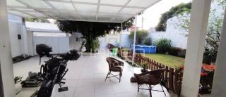 Casa no condomínio Bosque das Bromélias / Serraria