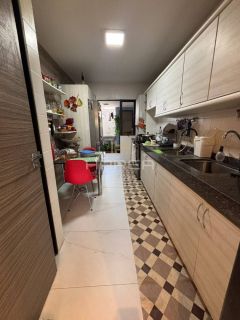 Apartamento com 4 quartos 02 suítes, com vista mar - Porteira Fechada -Ponta Verde