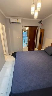 Casa com primeiro andar / 3 quartos / Serraria