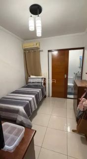 Casa com primeiro andar / 3 quartos / Serraria