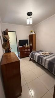 Casa com primeiro andar / 3 quartos / Serraria