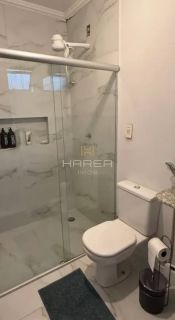 Casa com primeiro andar / 3 quartos / Serraria