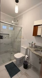Casa com primeiro andar / 3 quartos / Serraria