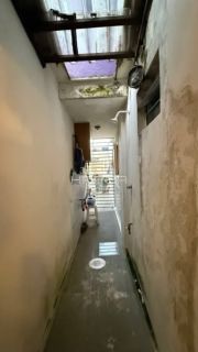Casa com primeiro andar / 3 quartos / Serraria