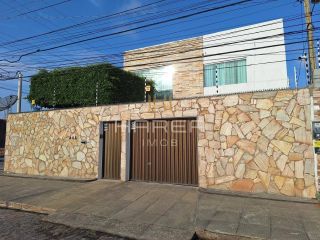 Casa de alto padrão / 4 quartos / serraria