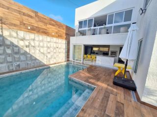 Casa de alto padrão / 4 quartos / serraria