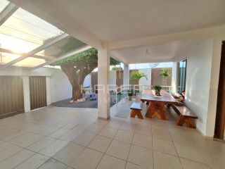 Casa de alto padrão / 4 quartos / serraria