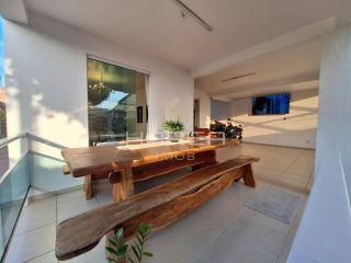 Casa de alto padrão / 4 quartos / serraria
