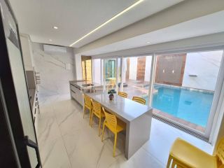 Casa de alto padrão / 4 quartos / serraria