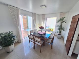 Casa de alto padrão / 4 quartos / serraria