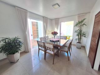 Casa de alto padrão / 4 quartos / serraria