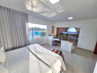 Casa de alto padrão / 4 quartos / serraria