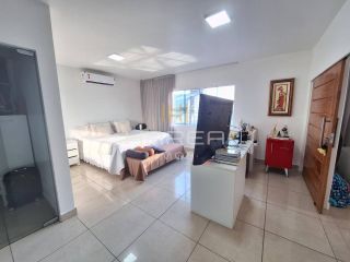 Casa de alto padrão / 4 quartos / serraria