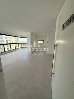 Apartamento 3 suítes e 2 vagas ampla área de Lazer na Meia Praia de R$ 2.200.000,00 por R$ 1.680.000,00 ( R$ 600 mil de entrada e saldo em 60x ).