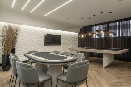 Apartamento 3 suítes e 2 vagas ampla área de Lazer na Meia Praia