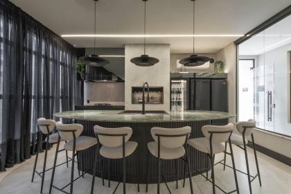 Apartamento 3 suítes e 2 vagas ampla área de Lazer na Meia Praia