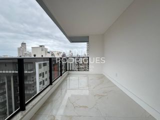 Oportunidade na Meia Praia Frente 3º Aven 3 suítes e 2 vagas lazer completo R$ 1.200.000,00 á vista