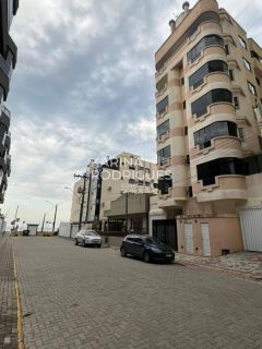 Excelente Apartamento Quadra Mar na Meia Praia 2 quartos sendo 1 suíte