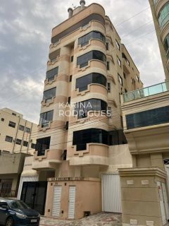 Excelente Apartamento Quadra Mar na Meia Praia 2 quartos sendo 1 suíte