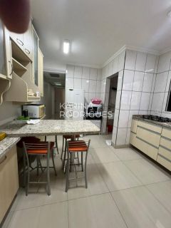 Excelente Apartamento Quadra Mar na Meia Praia 2 quartos sendo 1 suíte