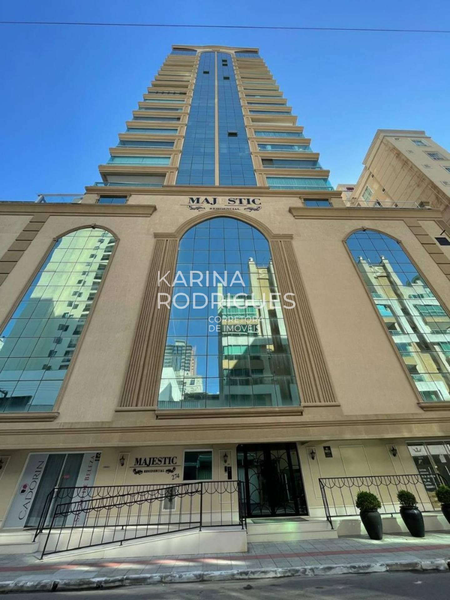 Excelente Apartamento 176 m² sendo 3 suítes e 3 vagas ampla área de lazer ( Avalia absorver permuta por terreno em Santa Catarina e Paraná, Curitiba e Cascavel)