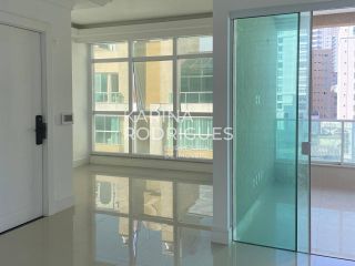 Excelente Apartamento 176 m² sendo 3 suítes e 3 vagas ampla área de lazer ( Avalia absorver permuta por terreno em Santa Catarina e Paraná, Curitiba e Cascavel)