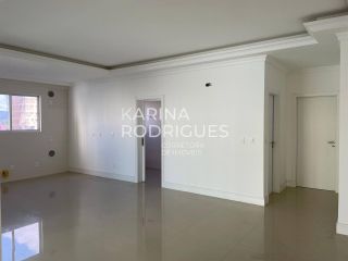 Excelente Apartamento 176 m² sendo 3 suítes e 3 vagas ampla área de lazer ( Avalia absorver permuta por terreno em Santa Catarina e Paraná, Curitiba e Cascavel)