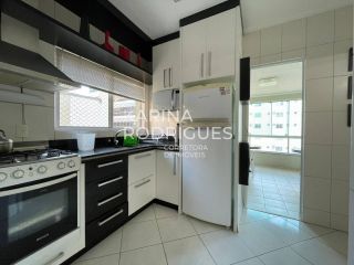 Cobertura na Rua do Russi Russi em Meia Praia 3 quartos sendo 1 suíte 4 vagas de garagem