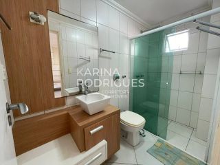 Cobertura na Rua do Russi Russi em Meia Praia 3 quartos sendo 1 suíte 4 vagas de garagem