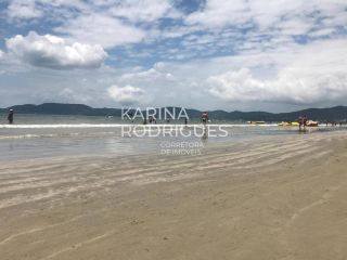 Excelente Apartamento de 3 suítes na Meia Praia para Temporada