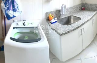 Excelente Apartamento de 3 suítes na Meia Praia para Temporada