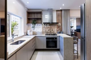 Apartamento 280 m² 3 suítes e 2 vagas finamente mobiliado na Meia Praia