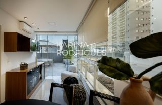 Apartamento 280 m² 3 suítes e 2 vagas finamente mobiliado na Meia Praia