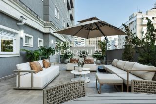 Apartamento 280 m² 3 suítes e 2 vagas finamente mobiliado na Meia Praia