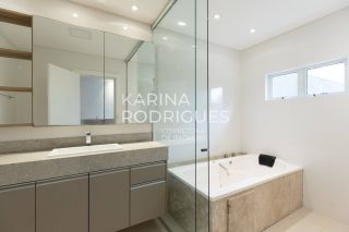 Apartamento 280 m² 3 suítes e 2 vagas finamente mobiliado na Meia Praia