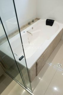 Apartamento 280 m² 3 suítes e 2 vagas finamente mobiliado na Meia Praia