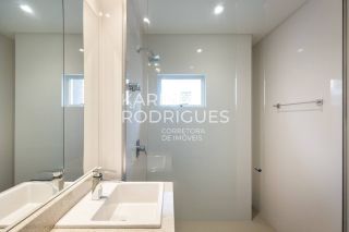 Apartamento 280 m² 3 suítes e 2 vagas finamente mobiliado na Meia Praia