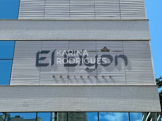 Excelente apartamento 4 suítes com 190 m² privativos ampla área de lazer de R$ 2.750.000,00 por R$ 2.000.000,00 na Meia Praia