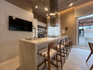 Excelente apartamento 4 suítes com 190 m² privativos ampla área de lazer de R$ 2.750.000,00 por R$ 2.000.000,00 na Meia Praia