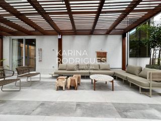 Excelente apartamento 4 suítes com 190 m² privativos ampla área de lazer de R$ 2.750.000,00 por R$ 2.000.000,00 na Meia Praia