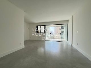 Excelente Apartamento Vista Mar na rua do Píer em Meia Praia 3 suítes com 3 vagas e 1 vaga de Jet sky ampla área de Lazer