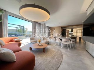 Excelente Apartamento Vista Mar na rua do Píer em Meia Praia 3 suítes com 3 vagas e 1 vaga de Jet sky ampla área de Lazer