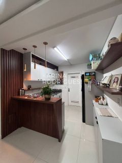 Lindo apartamento 3 suítes e 2 vagas mobiliado em Meia Praia