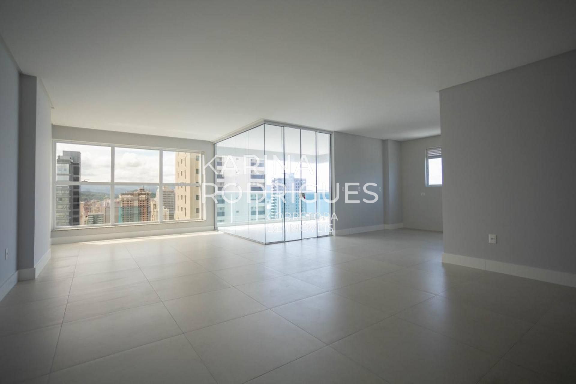 Excelente apartamento Vista Mar 3 suítes com 160 m²  ampla área de lazer de R$ 3.100.000,00 por R$ 2.540.000,00 na Meia Praia